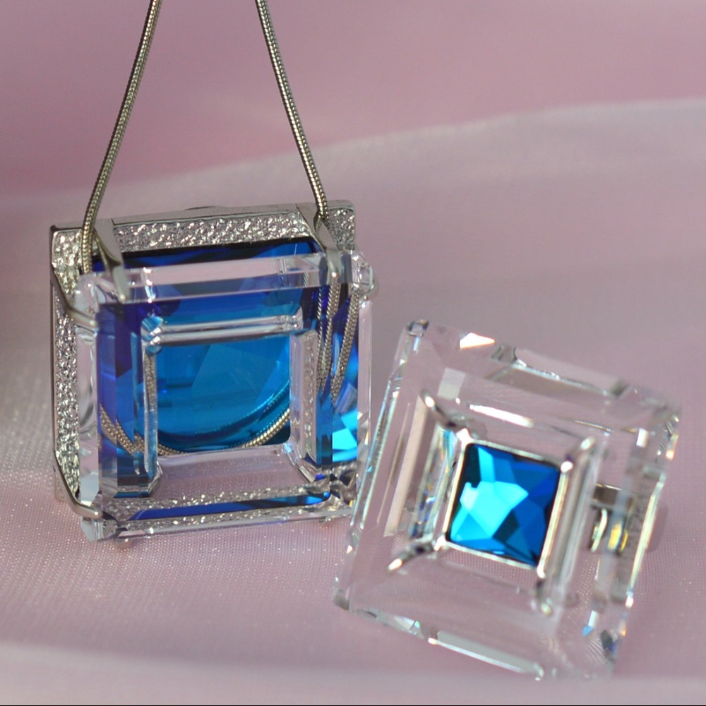 Necklace with blue swarovski stone